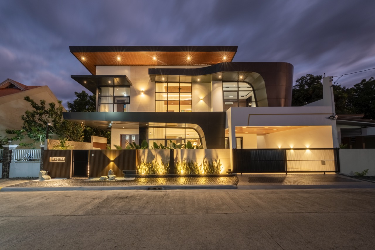 Elan House exterior with large aluminium window and door openings